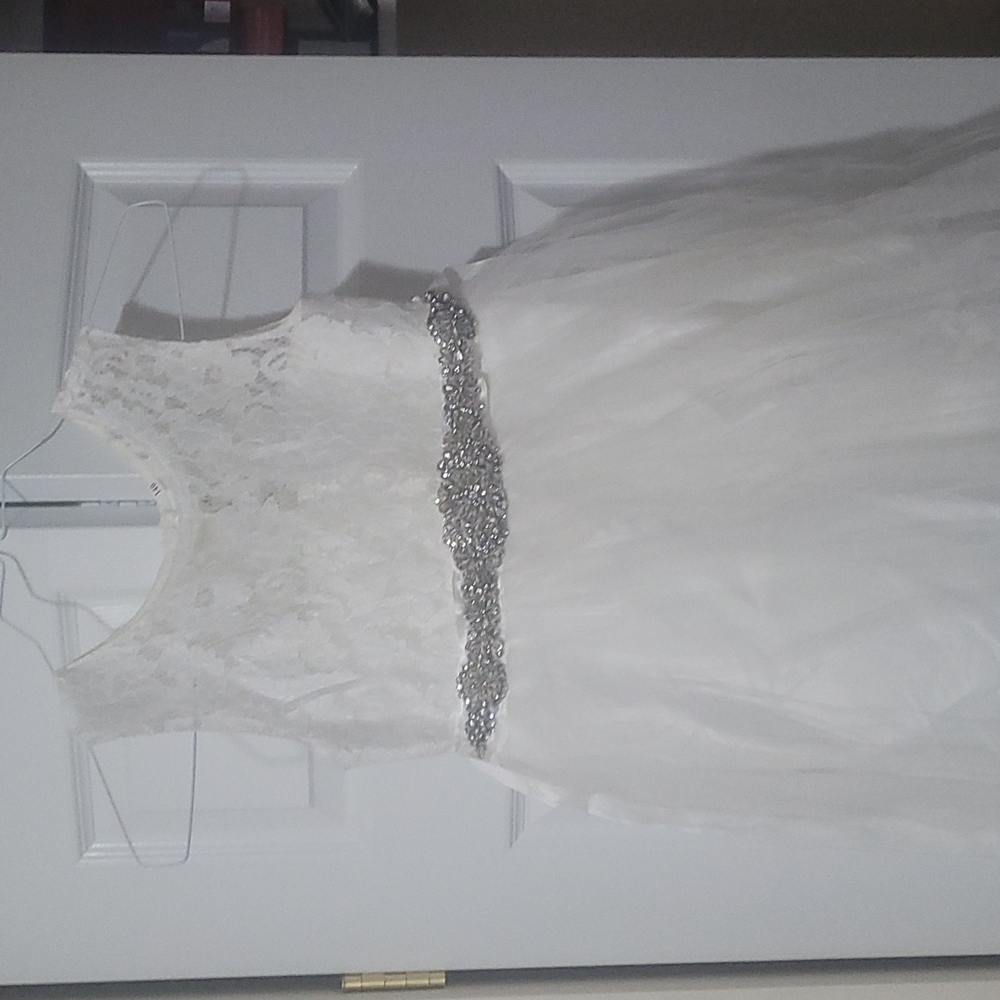 Little  girl so 6-8 flowee girl dress